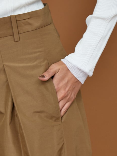 サイド変形タックパンツ