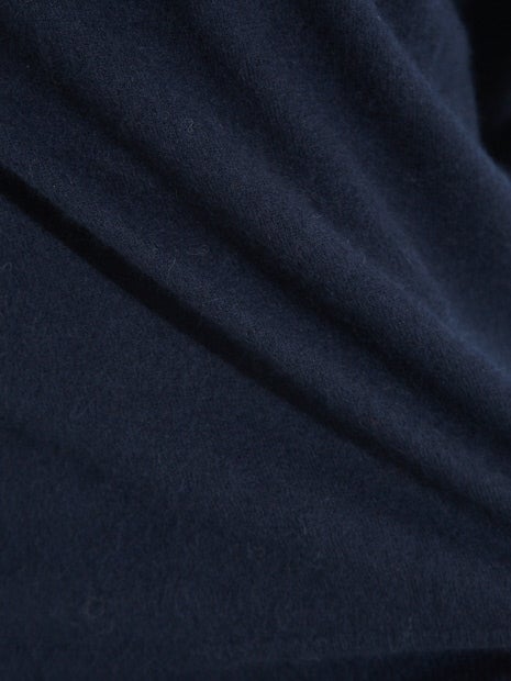 ライトフェザーウールタートルニット