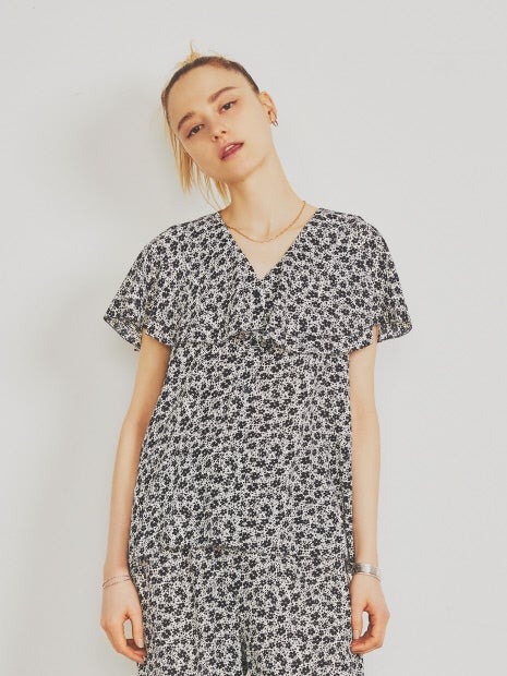 【セットアップ対応】フラワープリントケープブラウス