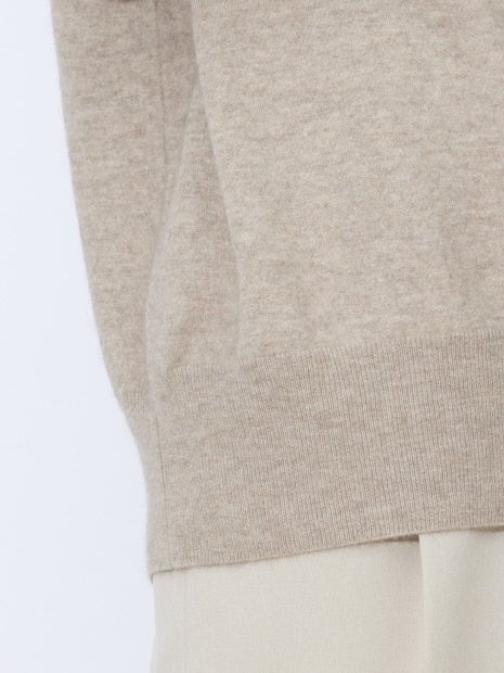 ライトフェザーウールタートルニット