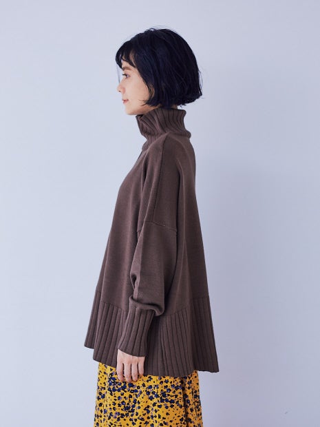 バックスリットタートルニット