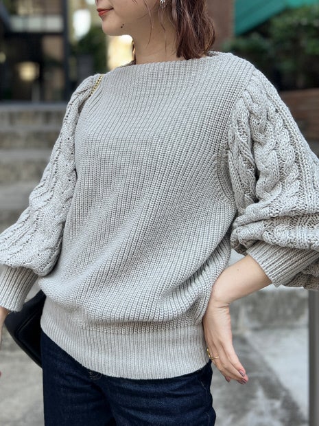 スリーブ ケーブルニット