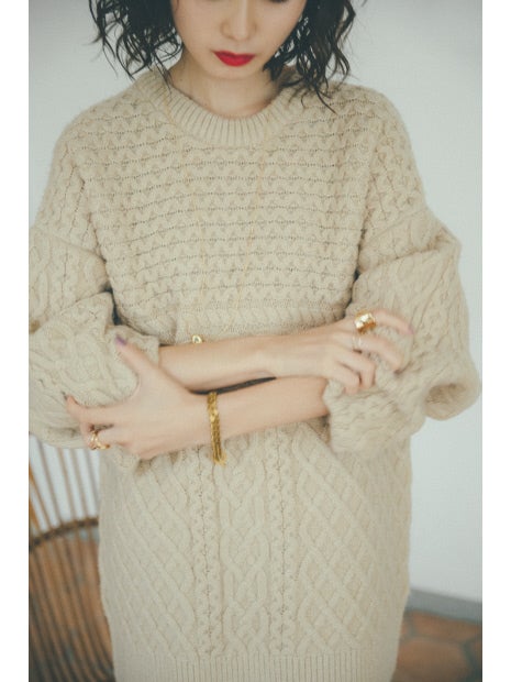 オーバーサイズケーブルニット