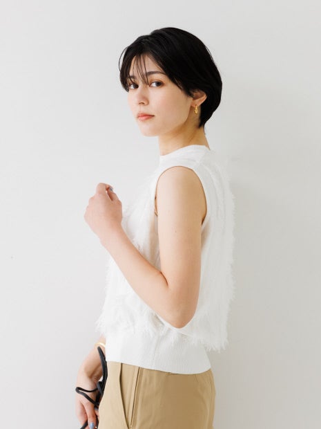 フリンジニットノースリーブプルオーバー