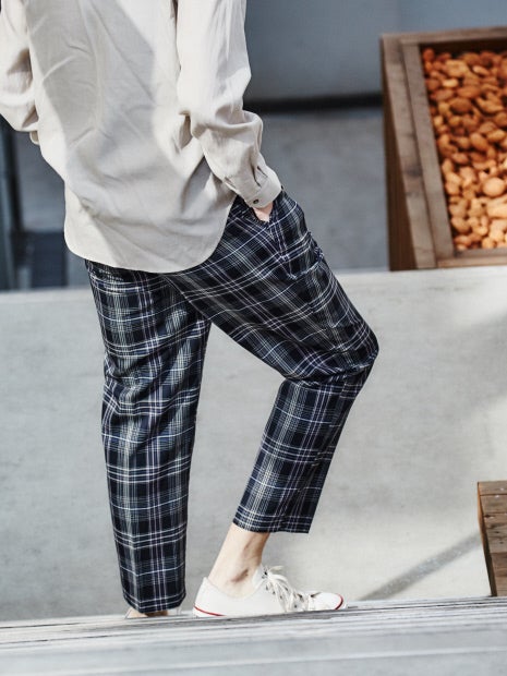 ライトウールスリムテーパード チェックパンツ