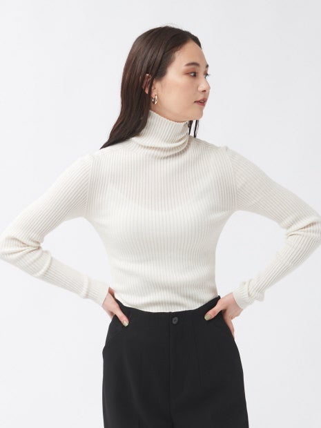 シームレスタートルニット