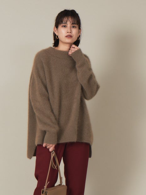 ラクーンハイネックニット