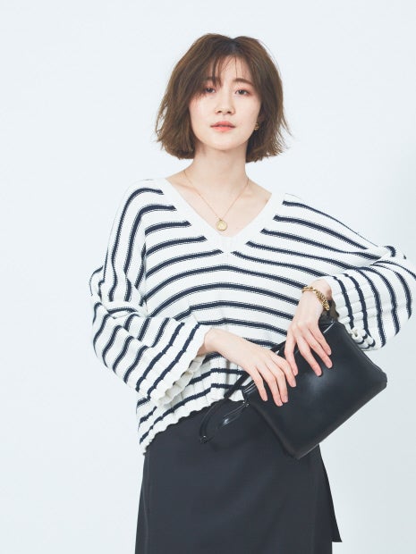 Vネックニットプルオーバー