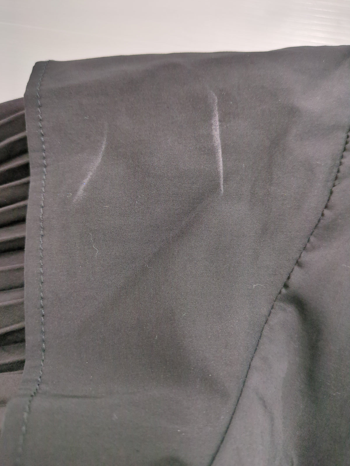 BACK PLEATS FRILL BL
