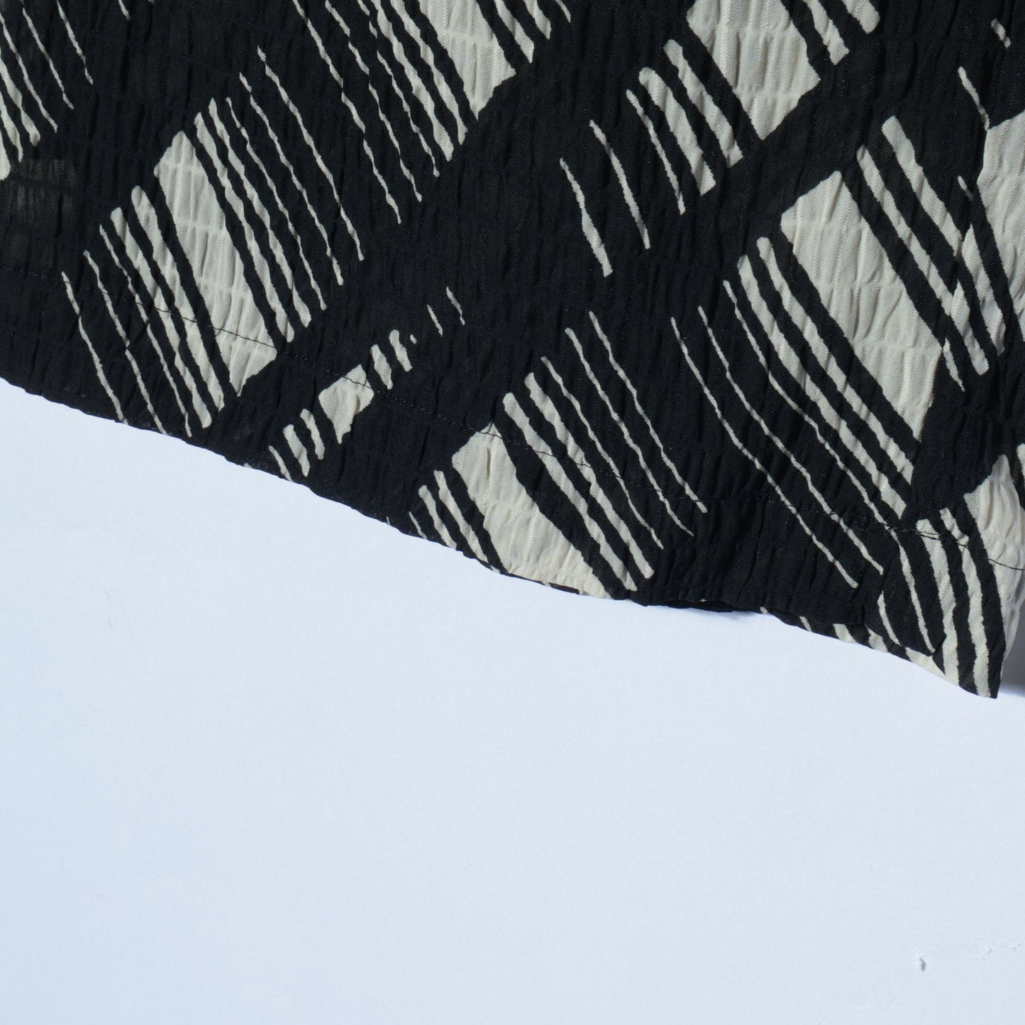 〈手洗い可能〉Deveaux モノトーン プリント パンツ