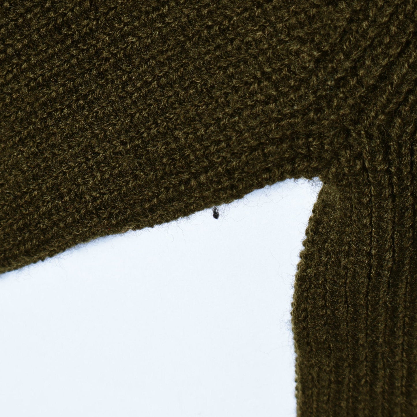 LIGHTWEIGHT WOOL KNIT