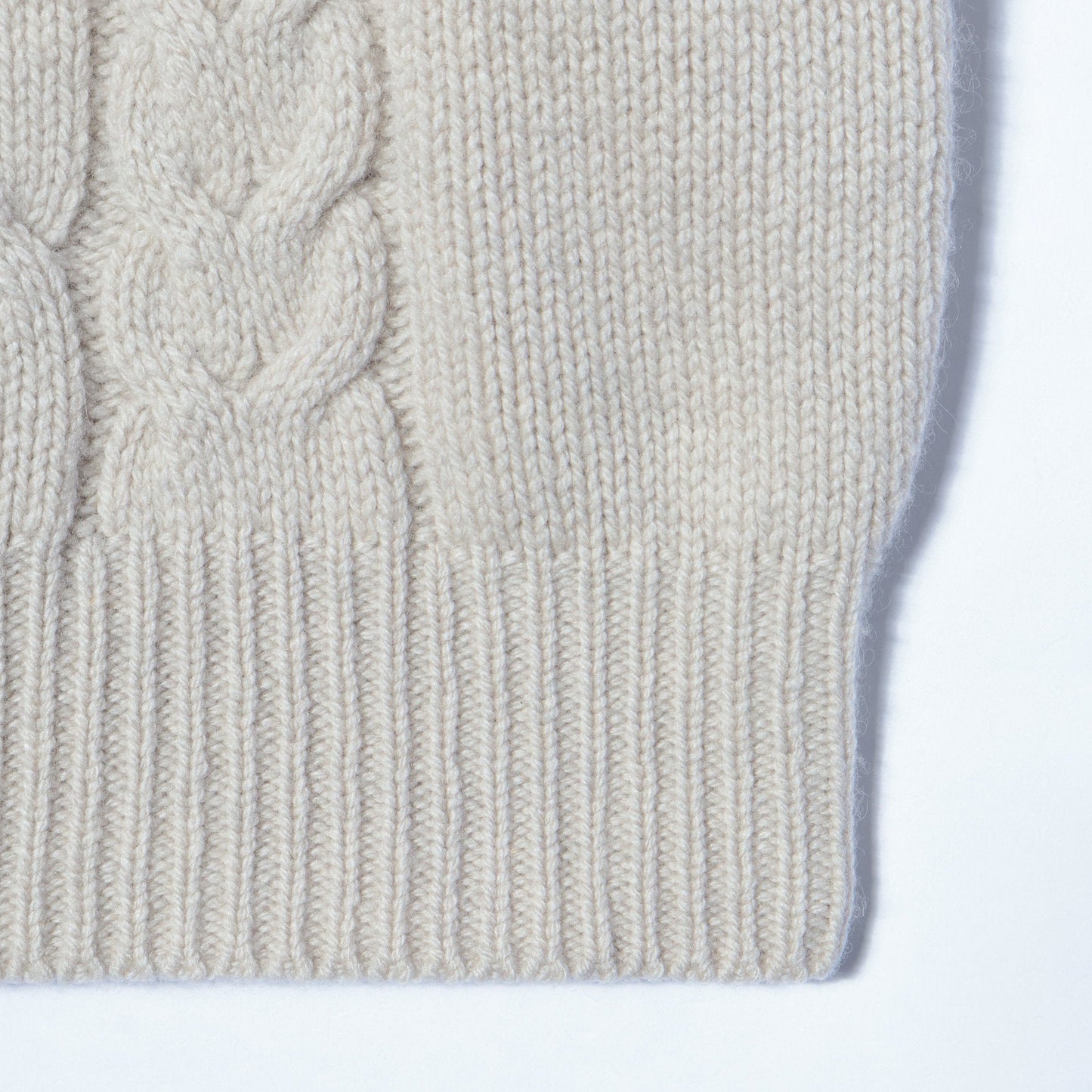 CABLE KNIT