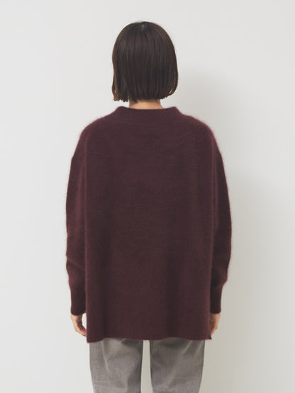 ラクーンハイネックニット