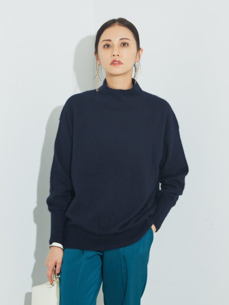 ライトフェザーウールタートルニット