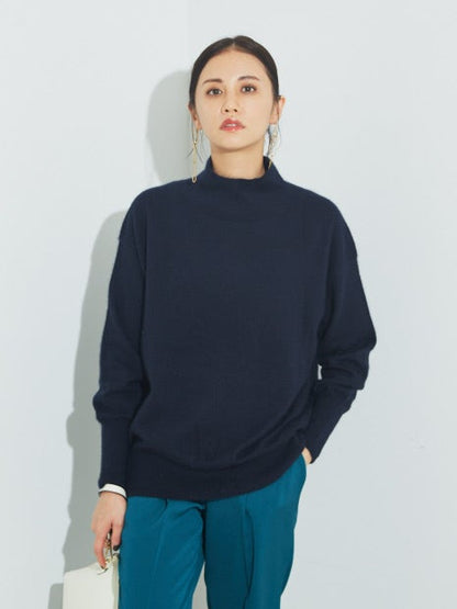 ライトフェザーウールタートルニット