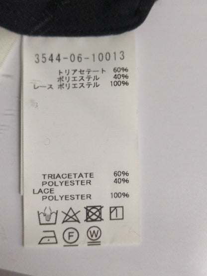 肩レースブラウス