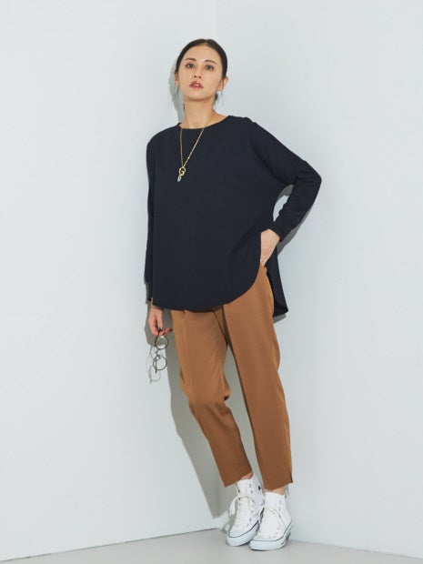 バックサテンスリットパンツ