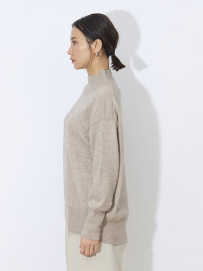 ライトフェザーウールタートルニット