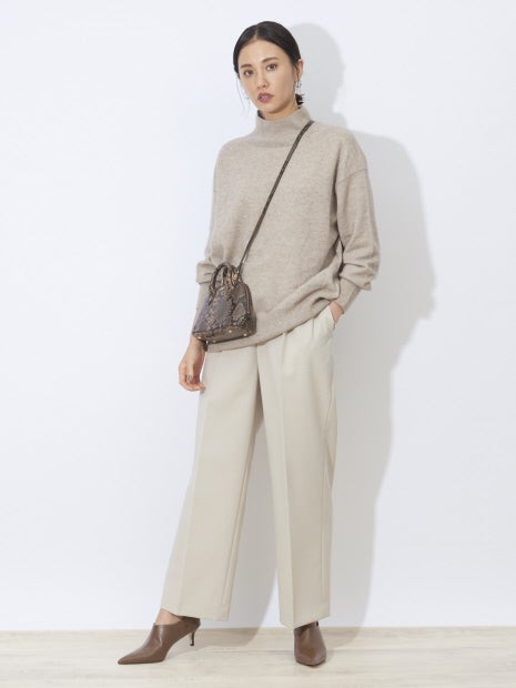 ライトフェザーウールタートルニット