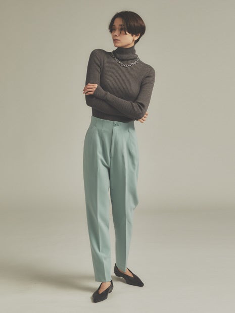 シームレスタートルニット