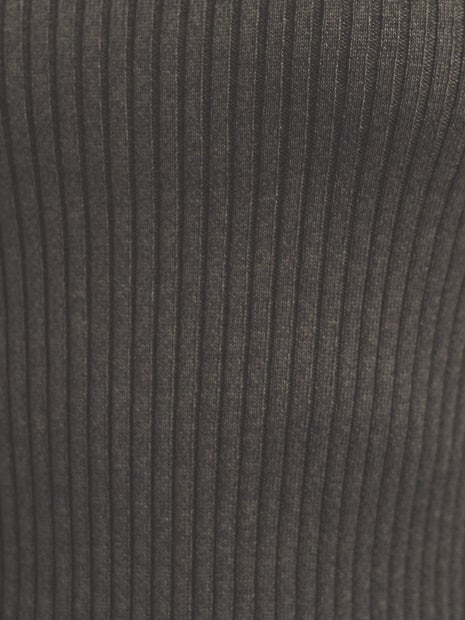 シームレスタートルニット