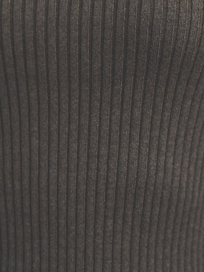 シームレスタートルニット