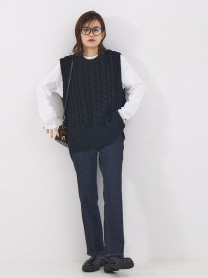 ケーブルニットベスト