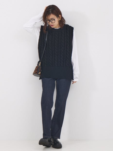 ケーブルニットベスト