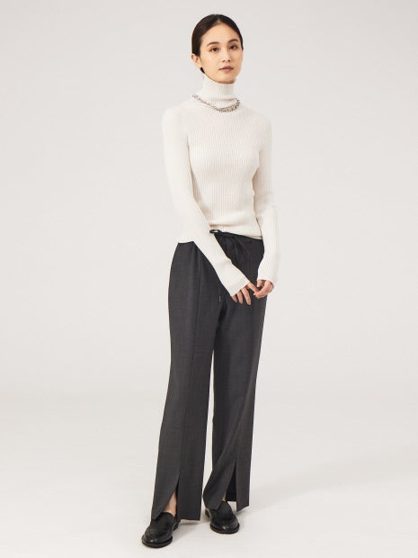 シームレスタートルニット