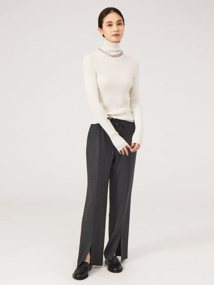 シームレスタートルニット