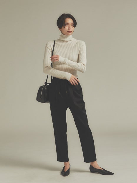 シームレスタートルニット