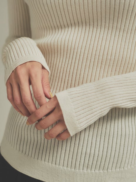 シームレスタートルニット