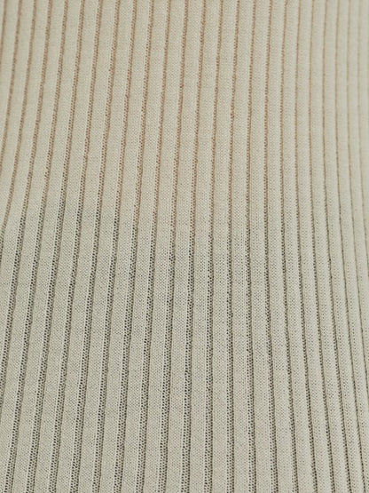 シームレスタートルニット