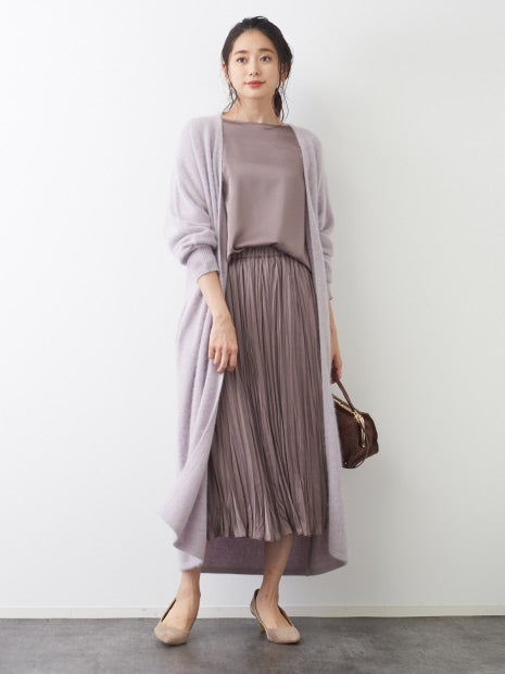 サテンボートネックブラウス