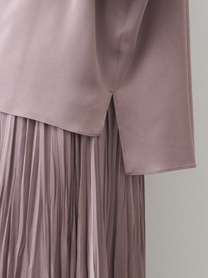 サテンボートネックブラウス