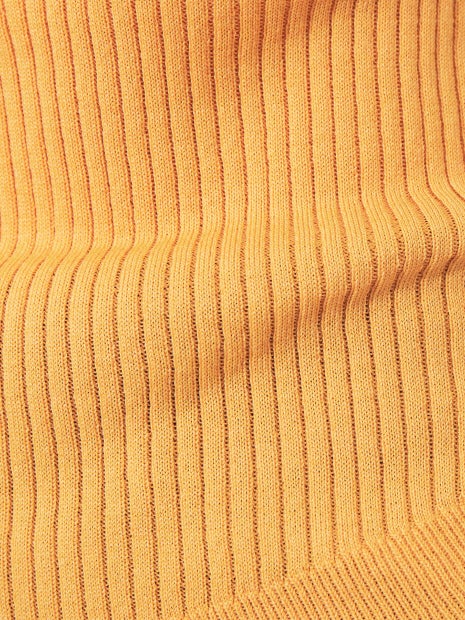 シームレスタートルニット