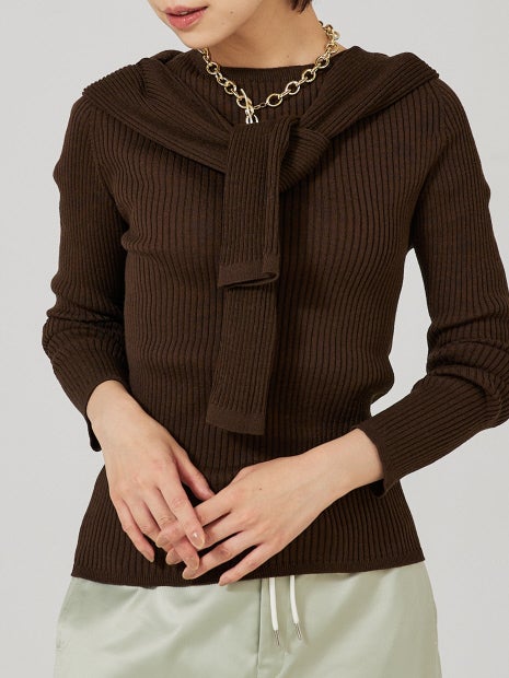 シームレスボートネックニット