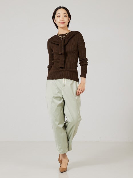 シームレスボートネックニット