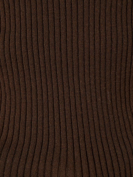 シームレスボートネックニット