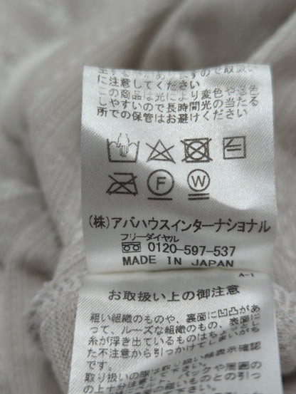 コンパクトツイストVネック半袖ニット