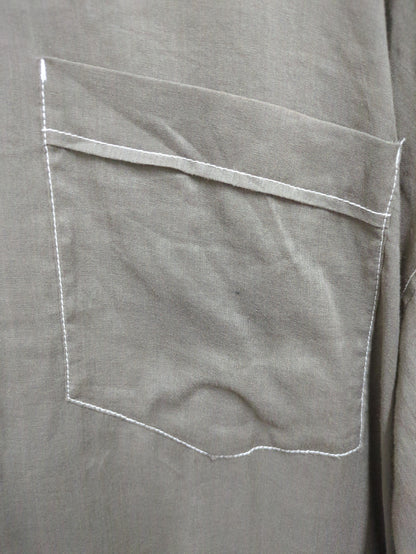 バックツイストシャツ