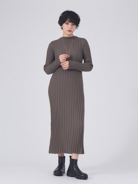 リブニットワンピース