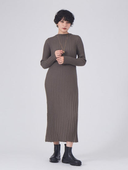 リブニットワンピース
