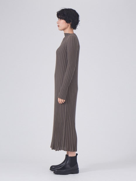 リブニットワンピース