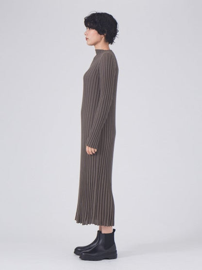 リブニットワンピース