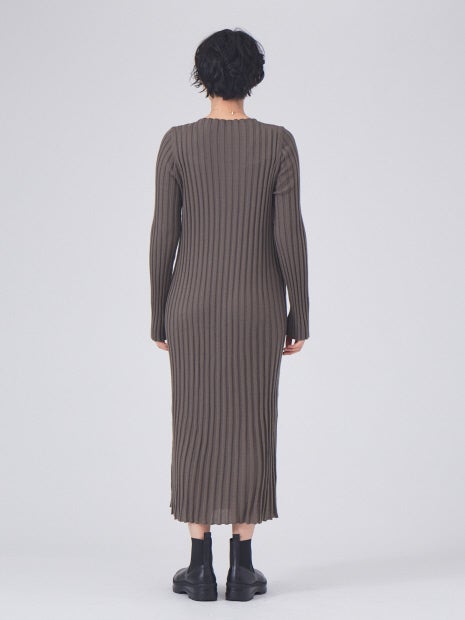 リブニットワンピース