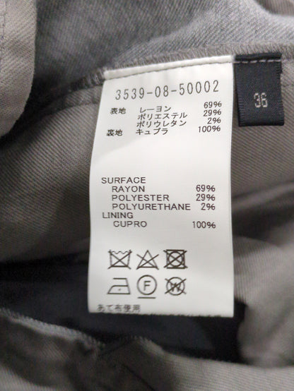 テーパードパンツ