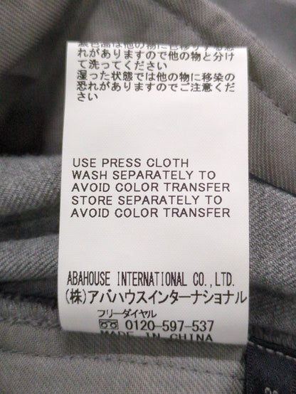 テーパードパンツ