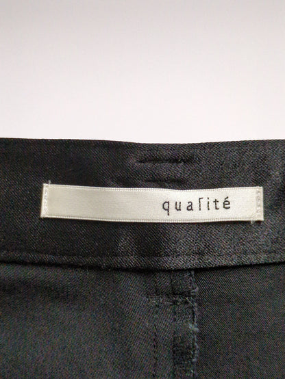 サテンストレッチスリムパンツ