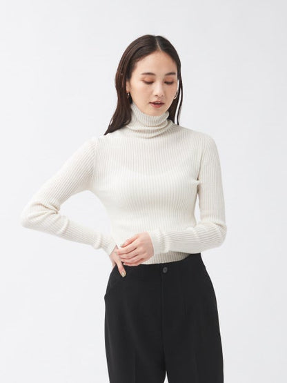 シームレスタートルニット